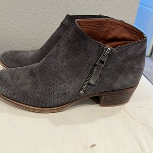 Women’s size 9 Gray Leather Lucky Brand booties